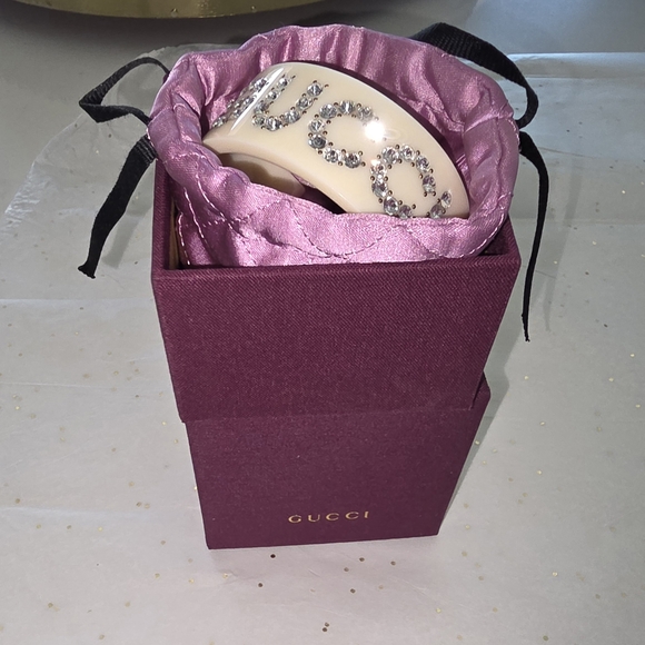Authentic!! GUCCI "DEADSTOCK" IVORY Cuff Bracelet with Silver Rhinestones - Picture 12 of 16